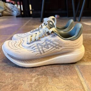 Women's Athletic Shoes in Cream and Gray by Mizuno